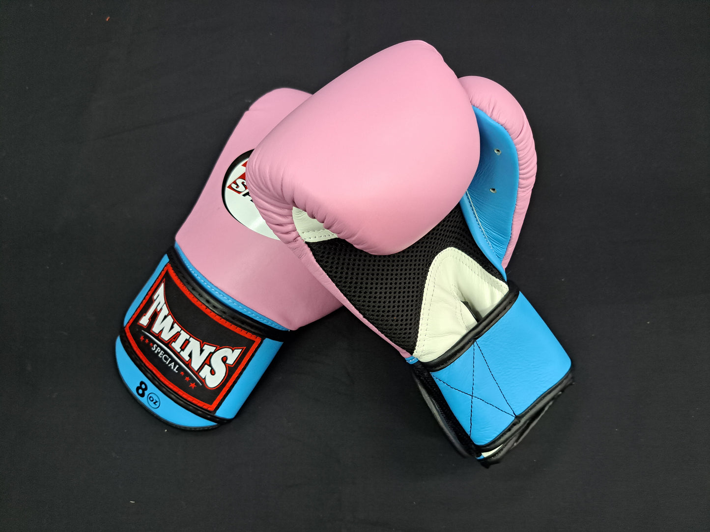 Twins Special "King" style thai boxing gloves