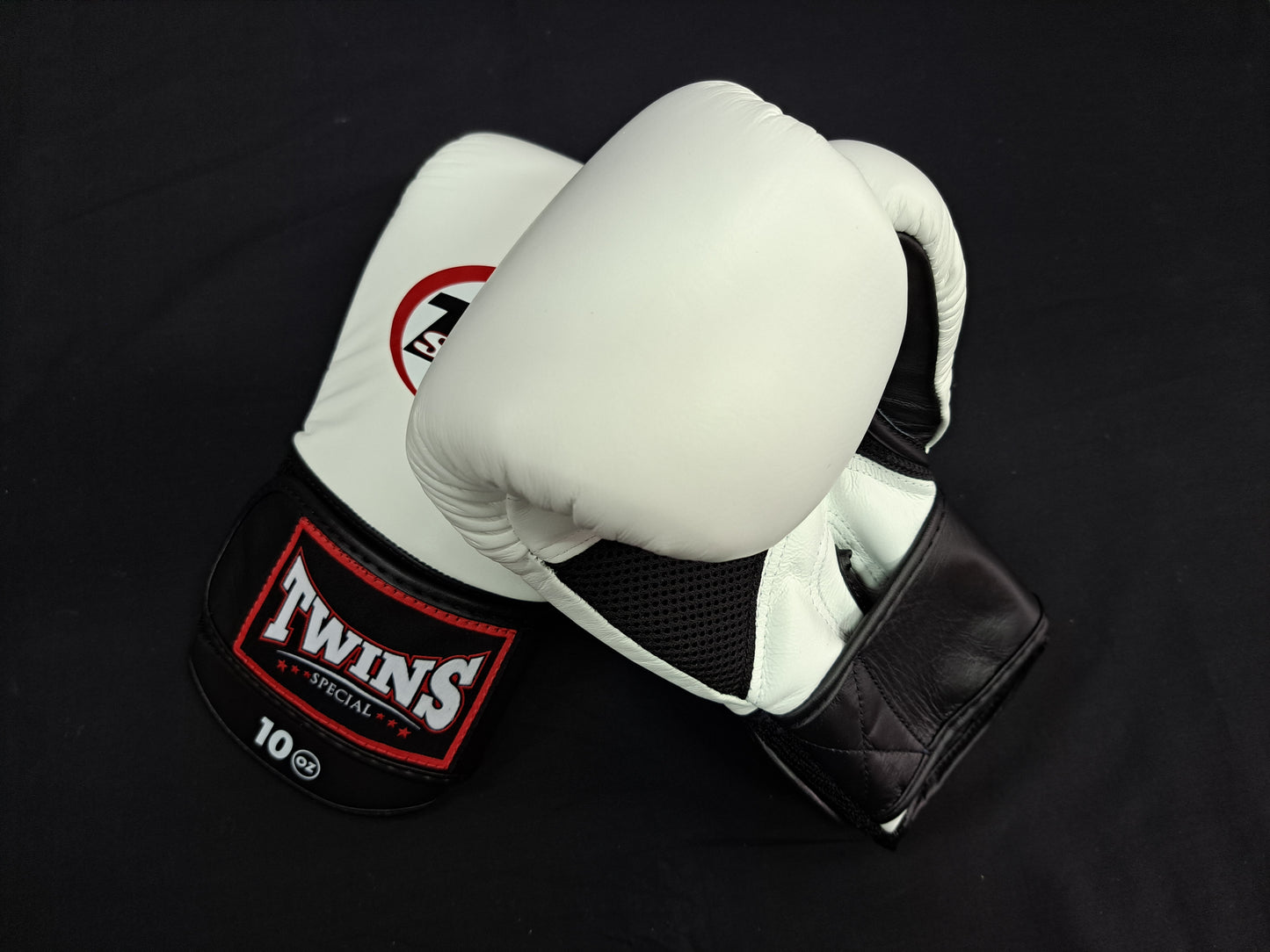 Twins Special "King" style thai boxing gloves