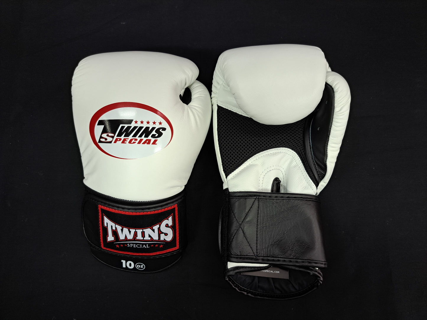 Twins Special "King" style thai boxing gloves